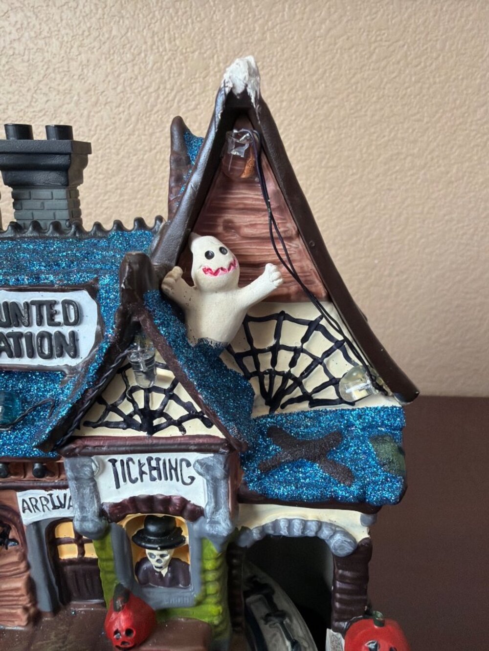 Avon Animated Scary Village Haunted Station Halloween Train Lights/Sounds 2012 - Picture 11 of 15